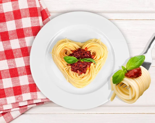 Pasta de espagueti en forma de corazón —  Fotos de Stock