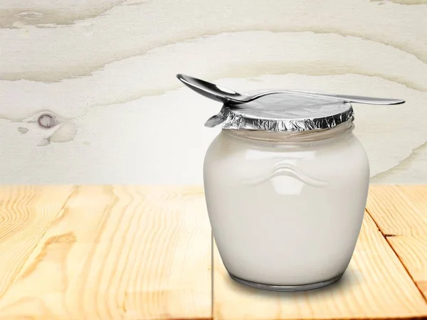 Frisse Yoghurt Met Lepel Lichte Achtergrond — Stockfoto