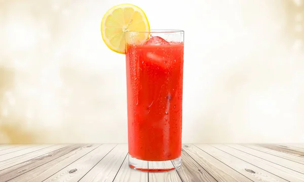 Glas roter Cocktail — Stockfoto