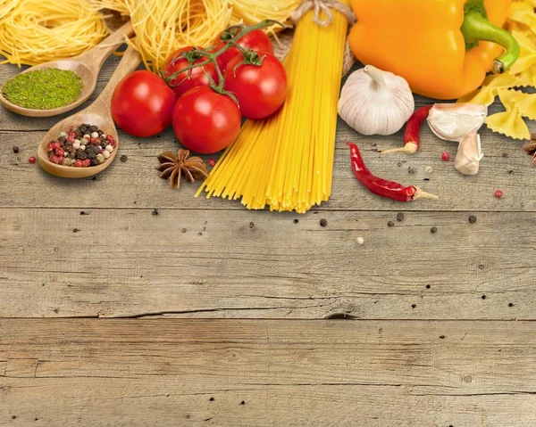 Pasta spaghetti with vegetables — Stock Photo, Image