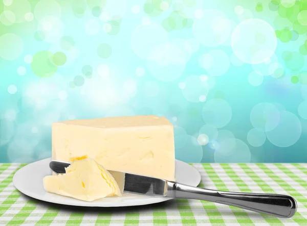 Manteiga fresca fatiada em recipiente — Fotografia de Stock