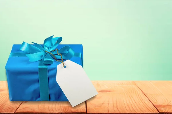 Caja de regalo envuelta en papel azul — Foto de Stock