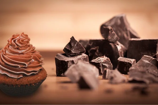 Γκρο Πλαν Γλυκό Σοκολάτα Για Καφέ Φόντο Μαύρο — Φωτογραφία Αρχείου