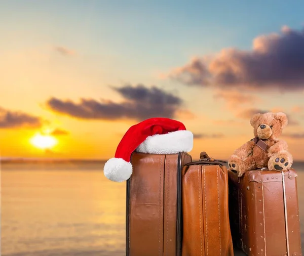 Stack Old Suitcases Teddy Bear Santa Hat Travelling Concept — Stock Photo, Image