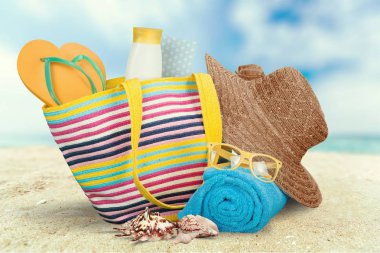 Plajda plaj çantası