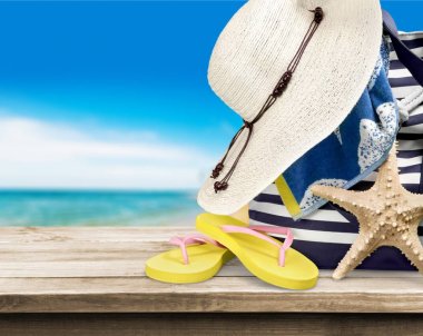 Arka plan üzerinde plaj çantası