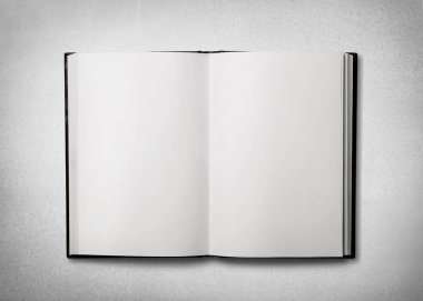 Masanın üzerinde kitabı aç