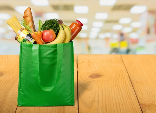 Sac à provisions avec produits d'épicerie — Photo