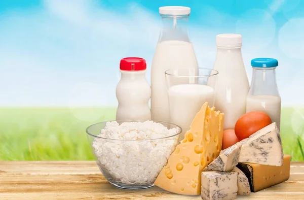 Recogida de productos lácteos —  Fotos de Stock