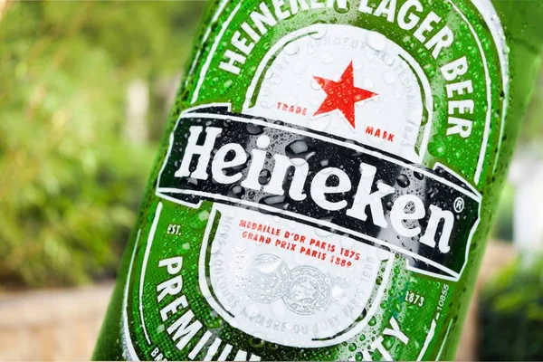 Heineken bierfles — Stockfoto