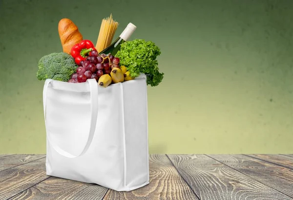 Торгова сумка з продуктовими продуктами — стокове фото
