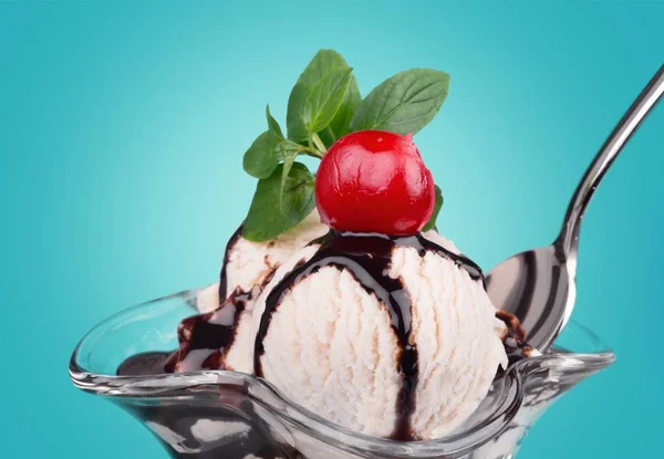 ガラスのチョコレートアイスクリーム — ストック写真
