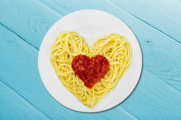 Spaghetti pasta in heart shape — Stock Photo, Image