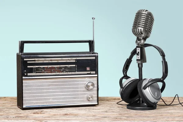 Mikrofon, Radio und Kopfhörer — Stockfoto