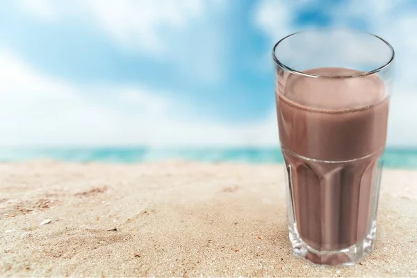 Delicioso batido de chocolate em vidro — Fotografia de Stock