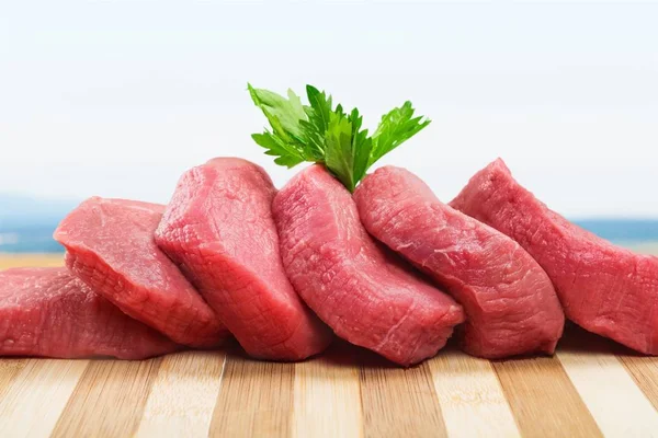 Fette di carne cruda — Foto Stock