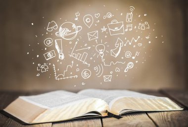 Masanın üzerinde kitabı aç