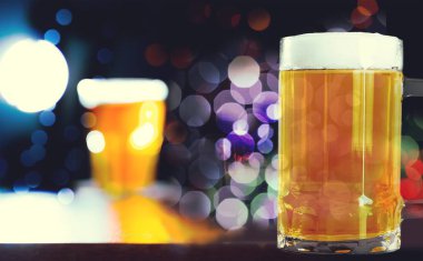 soğuk bir bira bardağı