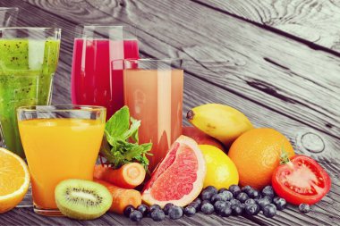 taze meyve suyu bir bardak 