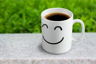 Bir fincan sıcak kahve. 