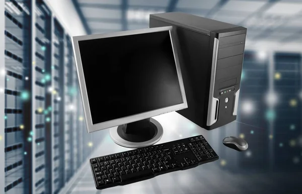 Monitor und Tastatur auf weiß — Stockfoto