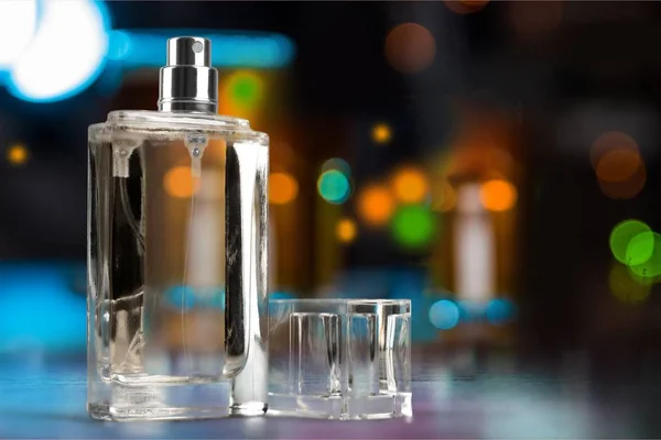 Isolerade flaska parfym — Stockfoto