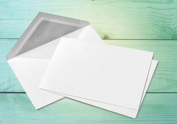 Close Envelopes Brancos Sobre Fundo Azul — Fotografia de Stock