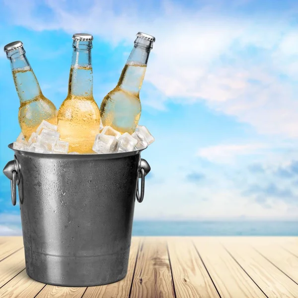 Botellas de cerveza con hielo — Foto de Stock