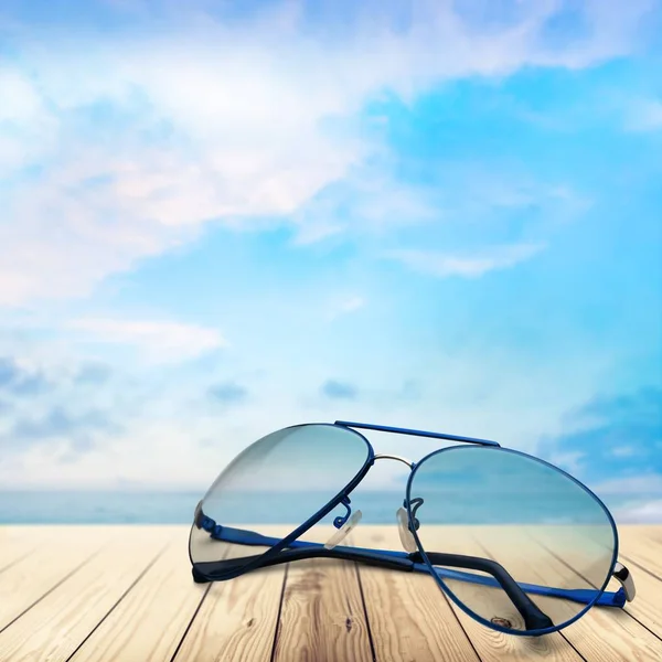 Óculos Sol Moda Preta Mesa Madeira — Fotografia de Stock