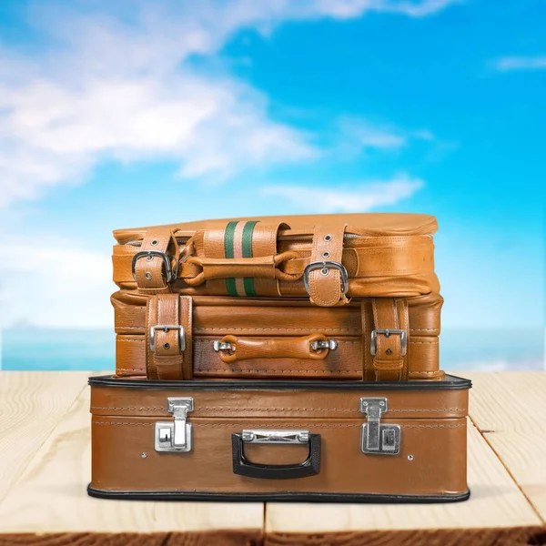 昔のスーツケースをスタックします 旅行のコンセプト — ストック写真