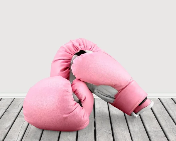 Guantes de boxeo rosa —  Fotos de Stock