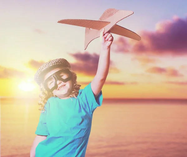 Little Girl Playing Paper Plane — Stock Photo, Image