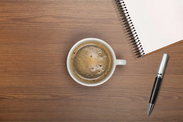 Káva, Poznámkový blok a pero — Stock fotografie