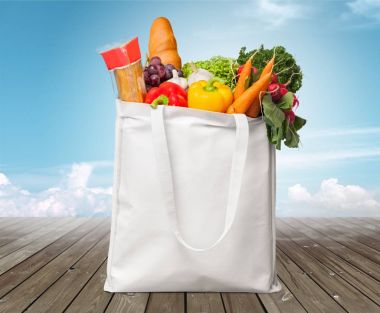 bakkal ürünleri ile alışveriş çantası