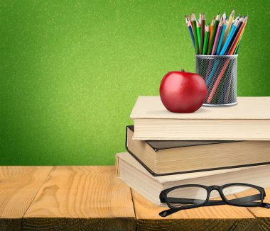 Renkli kitap yığını