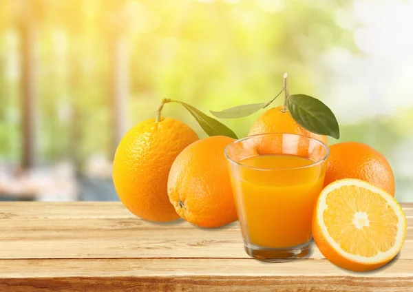 Glas Läckra Apelsinjuice Träbord — Stockfoto