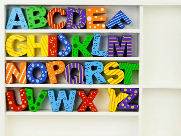 Oyuncak harf alfabe arka plan üzerinde