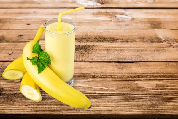 Savoureux Milkshake Banane Sur Table Bois — Photo