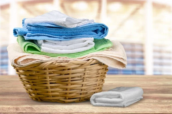 Haufen flauschiger Handtücher — Stockfoto