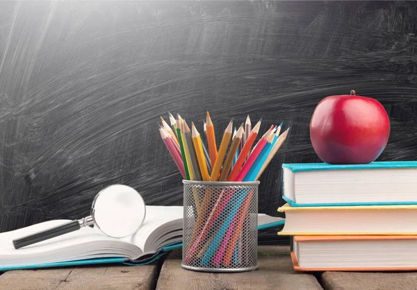 Renkli kitap yığını