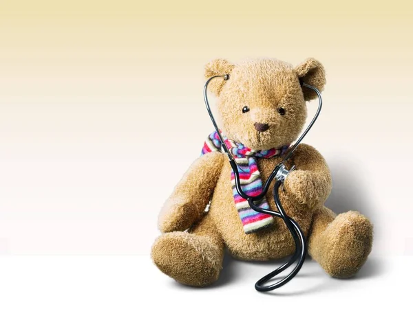 oyuncak ayı ve stetoskop