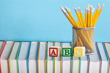 renkli kitap toplama