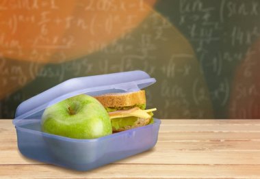 Bir elma ile beslenme çantası 