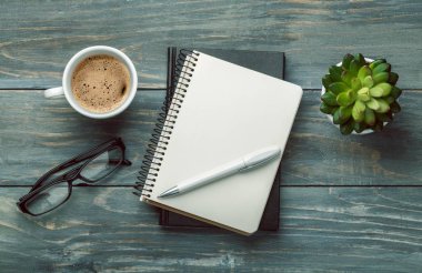 Defter ve kahve ile Smartphone