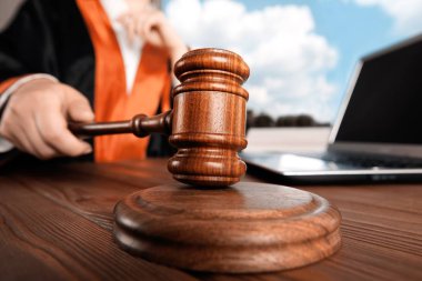 Tokmak yargıç avukat ile