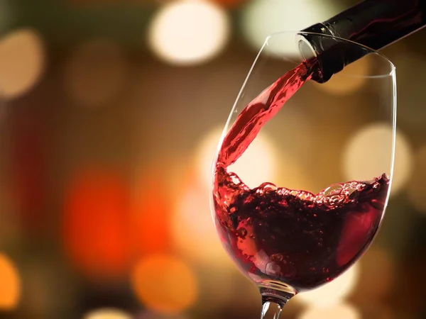 Red wine pouring in glass — Stock Photo, Image