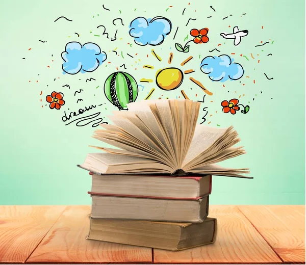 Eski yığılmış kitaplar