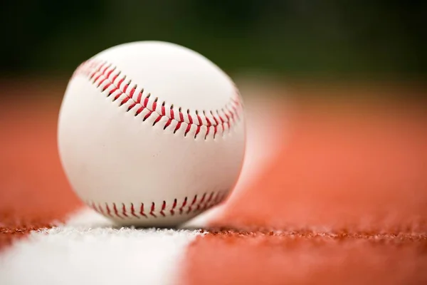 Bir beyzbol topu — Stok fotoğraf