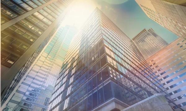 Modern ofis binaları, güneşli bir gün 