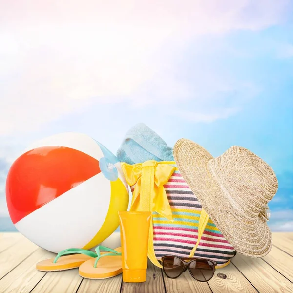 Strandtas Met Reizen Spullen Tropisch Strand — Stockfoto